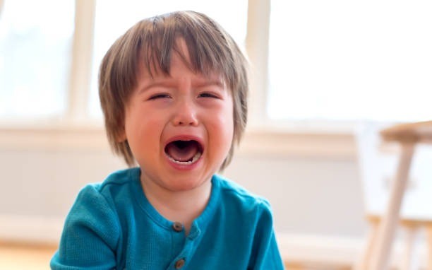 cara menghadapi anak tantrum, anak tantrum di tempat umum, validasi emosi anak, parenting positif, respons empatik untuk anak, komunikasi sehat dengan anak, tips parenting ibu muda